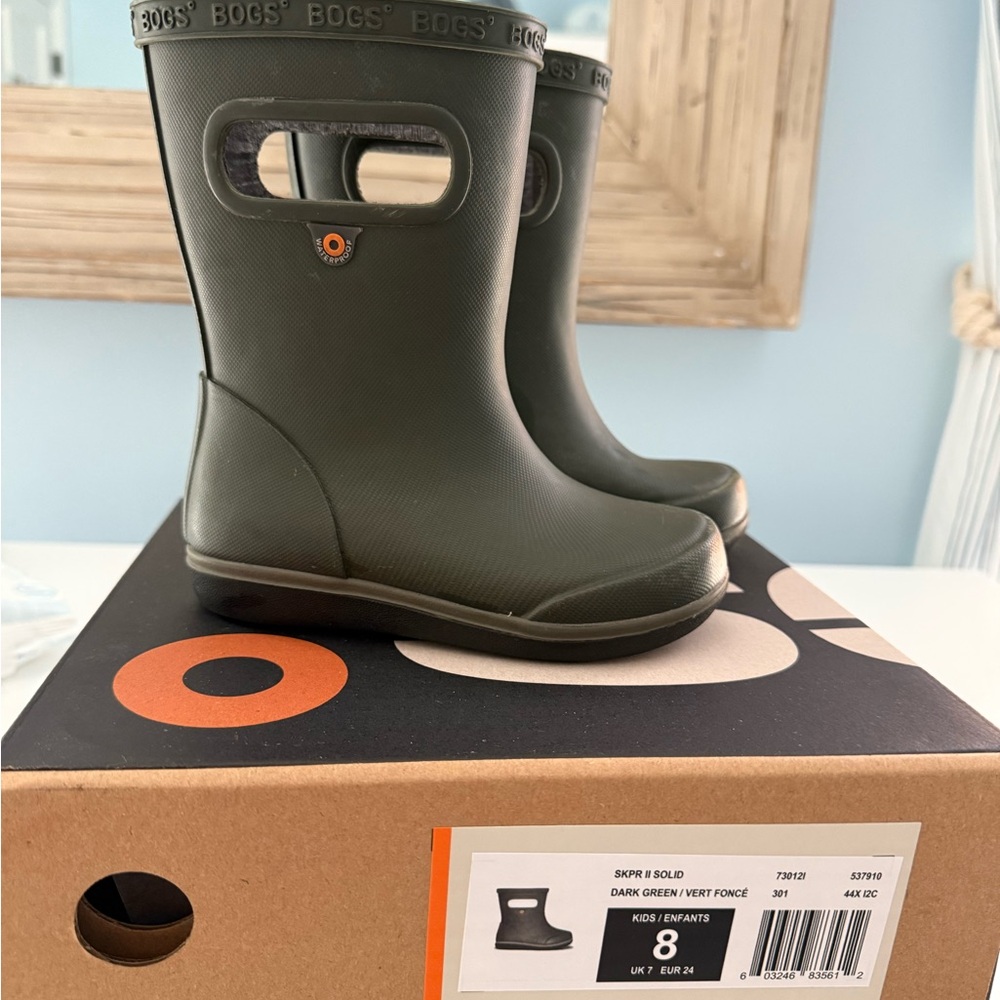Shoes/rainboot bundle - Picture 8 of 10